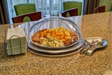 هتل Hampton Inn Charlottesville
