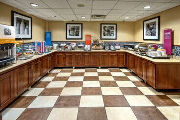 هتل Hampton Inn Charlottesville
