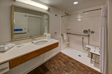 هتل Hampton Inn Charlottesville