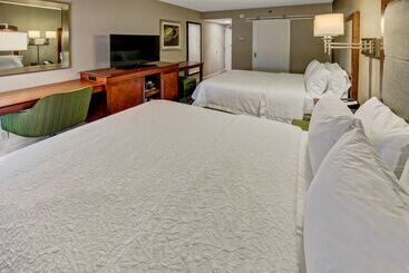 هتل Hampton Inn Charlottesville