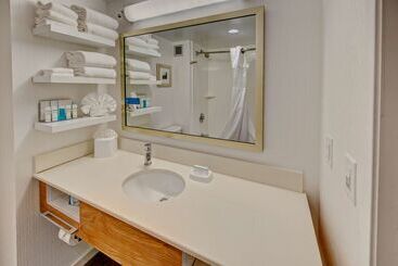 هتل Hampton Inn Charlottesville