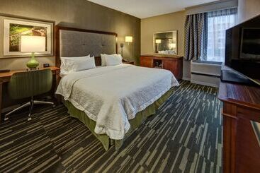 هتل Hampton Inn Charlottesville