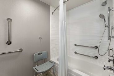 هتل Hampton Inn Chicagoo Hare International Airport