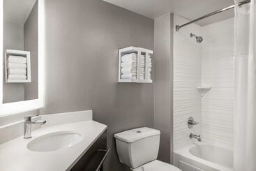 هتل Hampton Inn Chicagoo Hare International Airport