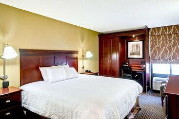 هتل Hampton Inn College Station
