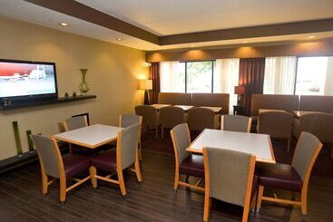 בית מלון כפרי Spark By Hilton Green Bay