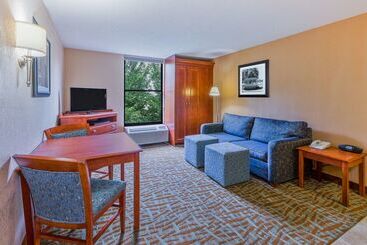 هتل Hampton Inn Hendersonville