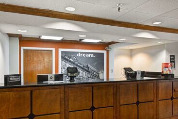 هتل Hampton Inn Memphis Poplar