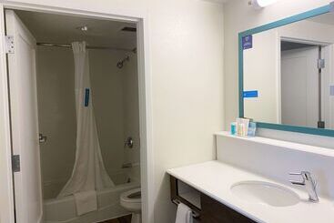 هتل Hampton Inn Milford