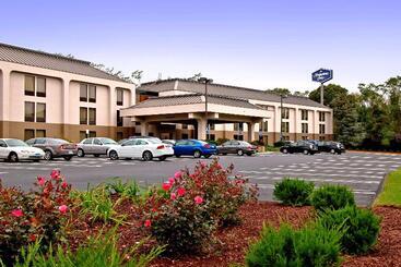 هتل Hampton Inn Milford