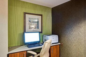 هتل Hampton Inn Milford