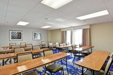 هتل Hampton Inn Milford