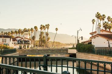 هتل Harbor View Inn