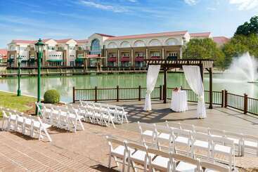 هتل Hilton Charlotte University Place