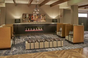 هتل Hilton Cincinnati Airport