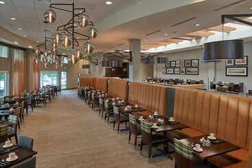 هتل Hilton Cincinnati Airport