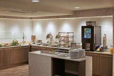 هتل Hilton Cincinnati Airport