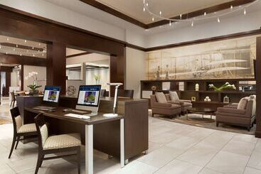 هتل Hilton Greenville