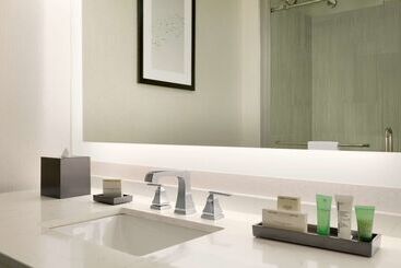 هتل Hilton Greenville