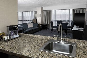 هتل Hilton Greenville