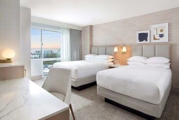Hilton Santa Monica Hotel & Suites