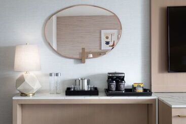 Hilton Santa Monica Hotel & Suites