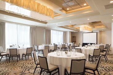 Hilton Santa Monica Hotel & Suites