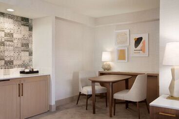 Hilton Santa Monica Hotel & Suites