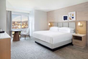Hilton Santa Monica Hotel & Suites
