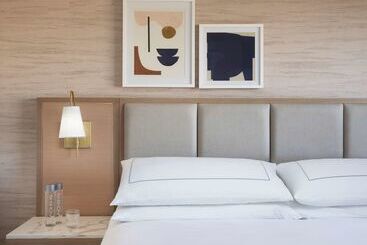 Hilton Santa Monica Hotel & Suites