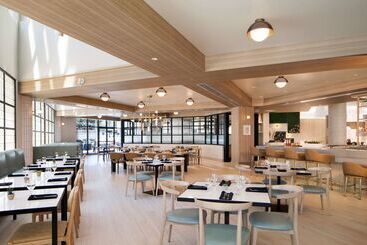 Hilton Santa Monica Hotel & Suites