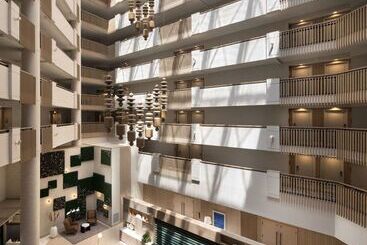 Hilton Santa Monica Hotel & Suites