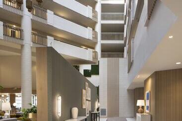 Hilton Santa Monica Hotel & Suites