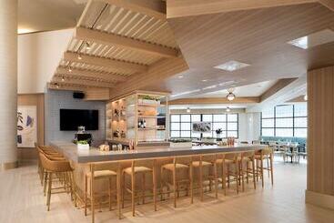 Hilton Santa Monica Hotel & Suites