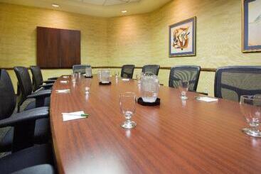 هتل Doubletree By Hilton Austin, Mn