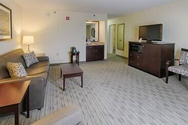 هتل Holiday Inn Knoxville West   Cedar Bluff, An Ihg