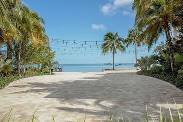 هتل Beachside Resort & Residences