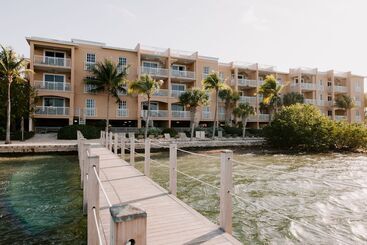 هتل Beachside Resort & Residences