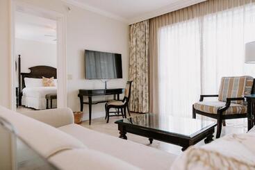 هتل Beachside Resort & Residences