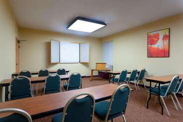 هتل Clt Airport Inn & Suites