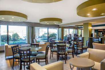 هتل La Quinta By Wyndham Oakland Airport Coliseum