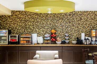 هتل La Quinta By Wyndham Oakland Airport Coliseum