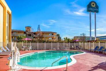 هتل La Quinta By Wyndham Oakland Airport Coliseum
