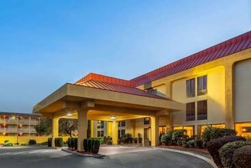 هتل La Quinta By Wyndham Oakland Airport Coliseum