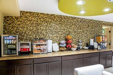 هتل La Quinta By Wyndham Oakland Airport Coliseum
