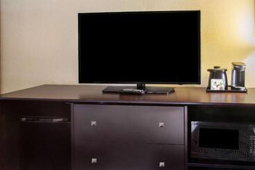 هتل La Quinta By Wyndham Oakland Airport Coliseum