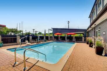 Hotell Orangewood Inn And Suites Midtown