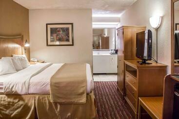 Отель Quality Inn Chapel Hill  University Area