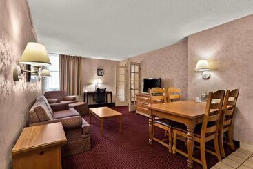 호텔 Quality Inn & Suites