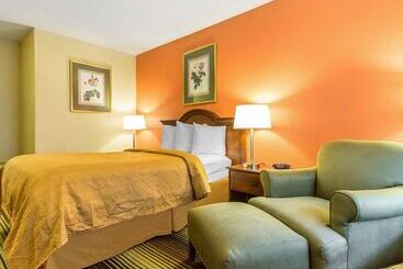 هتل Quality Inn University